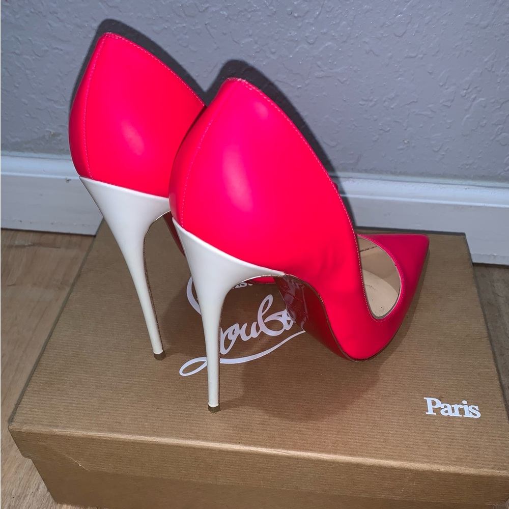 Christian Louboutin So Kate Heels - Picture 7 of 11